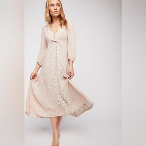 FREE PEOPLE Embroidered Fable Midi Dress XS Cream Light Peach Nude Floral Boho
